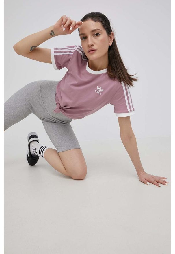 adidas Originals szorty Adicolor HF7485 damskie kolor szary melanżowe high waist. Stan: podwyższony. Kolor: szary. Materiał: materiał, bawełna, dzianina. Wzór: melanż