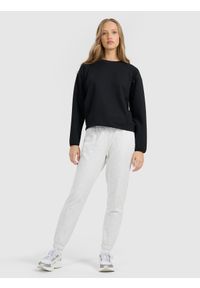4f - 4F Bluza dresowa nierozpinana bez kaptura damska - czarna S. Okazja: na co dzień. Typ kołnierza: bez kaptura. Kolor: czarny. Materiał: dresówka. Wzór: gładki. Styl: casual