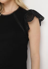 Born2be - Czarna Bawełniana Bluzka z Ażurowym Wykończeniem przy Ramionach Zapinana z Tyłu na Guzik Killuasa. Okazja: na spotkanie biznesowe. Kolor: czarny. Materiał: bawełna. Wzór: ażurowy. Styl: klasyczny, biznesowy, elegancki #5