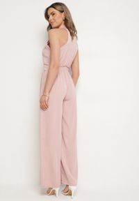 Born2be - Różowy Kombinezon z Ozdobną Kokardą Nelifira. Okazja: na co dzień, na ślub cywilny, na wesele, na imprezę. Kolor: różowy. Długość: długie. Wzór: aplikacja. Styl: casual, elegancki #7