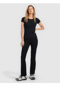 4f - 4F T-shirt slim gładki damski XS. Kolor: czarny. Materiał: elastan, bawełna, dzianina. Długość rękawa: krótki rękaw. Długość: krótkie. Wzór: gładki. Styl: sportowy, klasyczny #2