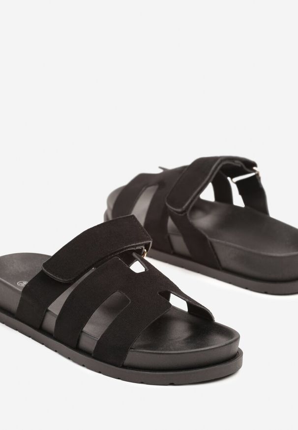 Renee - Czarne Klapki z Ekozamszu na Piankowej Podeszwie Zapinane na Rzep Nimiarianna. Okazja: na spacer. Kolor: czarny. Sezon: lato. Styl: elegancki