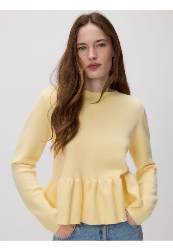 Reserved - Sweter z baskinką - jasnożółty. Kolor: żółty. Materiał: dzianina, wiskoza
