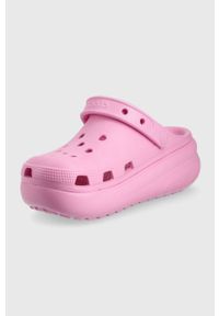 Crocs klapki dziecięce kolor fioletowy. Nosek buta: okrągły. Kolor: fioletowy. Materiał: materiał. Wzór: gładki. Obcas: na platformie #2