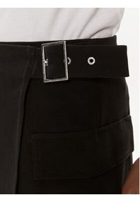 Calvin Klein Jeans Szorty materiałowe J20J223461 Czarny Regular Fit. Kolor: czarny. Materiał: syntetyk #4