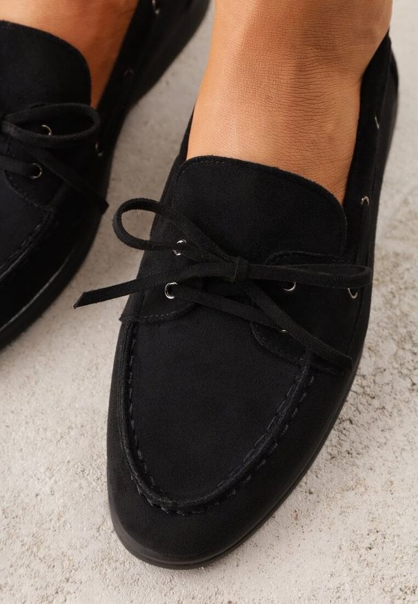 Renee - Czarne Mokasyny ze Sznurkiem i Kokardą Samiphia. Okazja: na co dzień. Kolor: czarny. Materiał: jeans. Styl: casual, elegancki