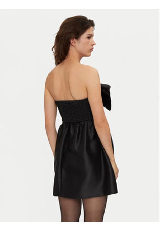 only - ONLY Sukienka koktajlowa Bella 15338332 Czarny Regular Fit. Kolor: czarny. Materiał: syntetyk. Styl: wizytowy