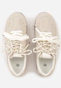 Born2be - Beżowe Sneakersy Ozdobione Przeszyciami i Podwójnym Sznurowaniem Coraera. Okazja: na co dzień. Zapięcie: sznurówki. Kolor: beżowy. Materiał: materiał, jeans. Wzór: aplikacja #5