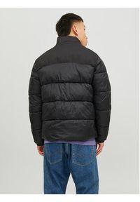 Jack & Jones Kurtka zimowa 12235860 Czarny Regular Fit. Kolor: czarny. Materiał: syntetyk. Sezon: zima