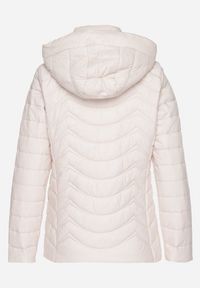 Born2be - Jasnobeżowa Pikowana Kurtka z Kapturem z Możliwością Odpięcia Natisme. Okazja: na co dzień. Typ kołnierza: kaptur. Kolor: beżowy. Materiał: jeans. Styl: casual, elegancki #4