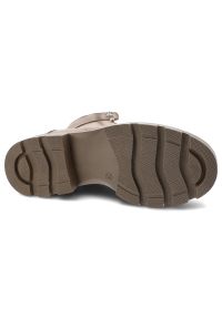 Beżowe Botki Nessi Modne Obuwie Damskie. Okazja: na co dzień. Kolor: beżowy. Materiał: materiał. Obcas: na obcasie. Styl: casual, elegancki. Wysokość obcasa: średni #7