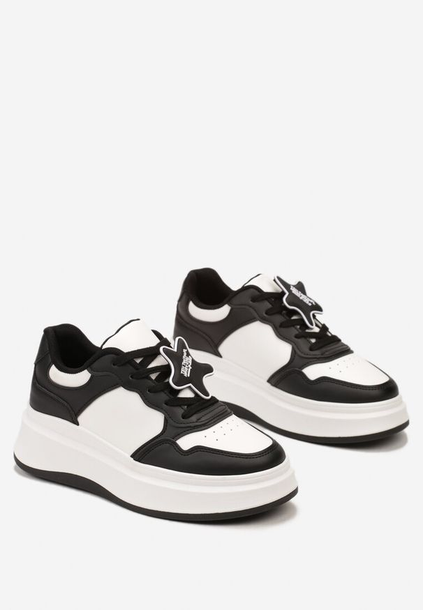Renee - Czarne Sneakersy na Platformie z Odpinaną Gwiazdką Ekaria. Kolor: czarny. Obcas: na platformie