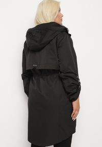 Born2be - Czarna Kurtka Taliowana Daiellea. Okazja: na co dzień, na spacer. Kolekcja: plus size. Kolor: czarny. Materiał: jeans. Styl: casual, elegancki #7