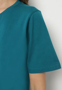 Born2be - Ciemnozielony Bawełniany Klasyczny T-shirt Fevarene. Kolor: zielony. Materiał: bawełna. Styl: klasyczny #3