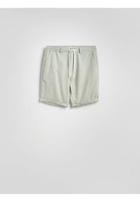 Reserved - Szorty z domieszką lnu - jasnozielony. Kolor: zielony. Materiał: len