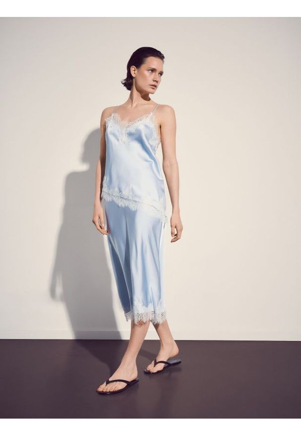 Reserved - Spódnica midi z koronką - jasnoniebieski. Kolor: niebieski. Materiał: koronka. Wzór: koronka