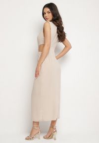 Born2be - Beżowa Sukienka Rozkloszowana z Wycięciami w Talii z Metaliczną Ozdobą Galetia. Kolor: beżowy. Wzór: aplikacja. Styl: klasyczny, elegancki #6