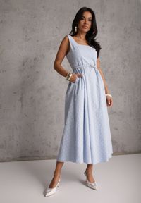 Renee - Niebieska Retro Sukienka z Bawełny i Wiskozy w Kropki o Rozkloszowanym Kroju Phrithoe. Okazja: na randkę. Kolor: niebieski. Materiał: wiskoza, bawełna. Wzór: kropki. Typ sukienki: rozkloszowane. Styl: retro #4