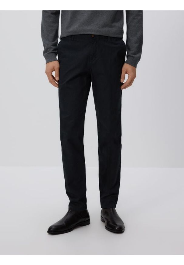 Reserved - Spodnie chino slim fit - czarny. Kolor: czarny. Materiał: tkanina, bawełna