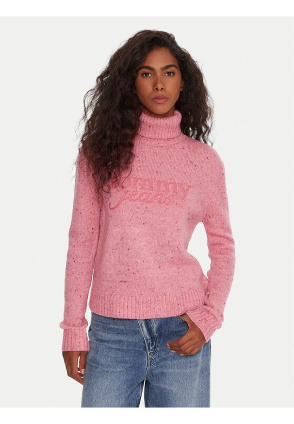 Tommy Jeans Golf DW0DW21687 Różowy Relaxed Fit. Typ kołnierza: golf. Kolor: różowy. Materiał: syntetyk