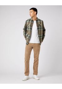 Wrangler - MĘSKIE SPODNIE MATERIAŁOWE WRANGLER GREENSBORO FLAX W15QA2C04 112141185. Materiał: materiał #3