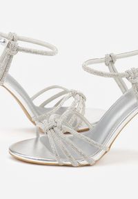 Born2be - Srebrne Cyrkoniowe Sandały na Szpilce z Przeplatanymi Paseczkami Mirafera. Kolor: srebrny. Materiał: satyna. Obcas: na szpilce #6