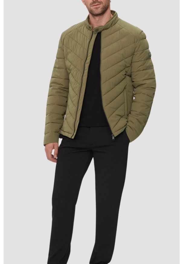 Guess - GUESS Zielona kurtka męska Biker Jacket. Okazja: na co dzień. Kolor: zielony. Materiał: poliamid, syntetyk, elastan. Styl: elegancki, casual