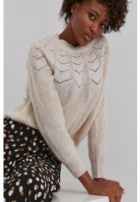 Answear Lab Sweter damski kolor beżowy. Okazja: na co dzień. Kolor: beżowy. Materiał: dzianina. Długość rękawa: raglanowy rękaw. Styl: wakacyjny