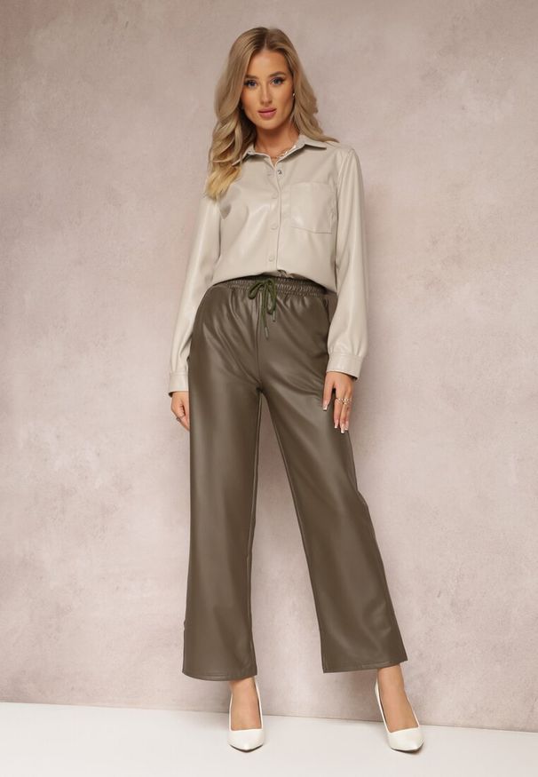 Renee - Zielone Spodnie z Szerokimi Nogawkami i Gumką w Talii z Imitacji Skóry Agasa. Kolor: zielony. Styl: elegancki