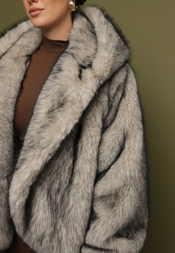 Born2be - Biała Kurtka Futerko o Kroju Oversize z Kapturem Nalienta. Okazja: na co dzień. Typ kołnierza: kaptur. Kolor: biały. Materiał: futro. Styl: casual, elegancki