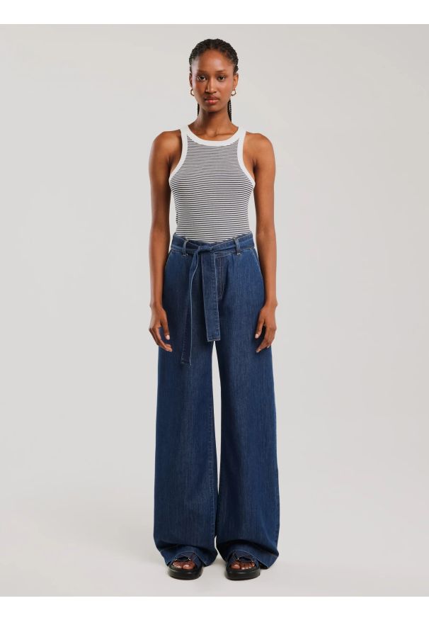 Big-Star - Jeansy damskie wide z paskiem granatowe Julii 550. Okazja: na co dzień. Stan: podwyższony. Kolor: niebieski. Długość: długie. Styl: casual, klasyczny, elegancki