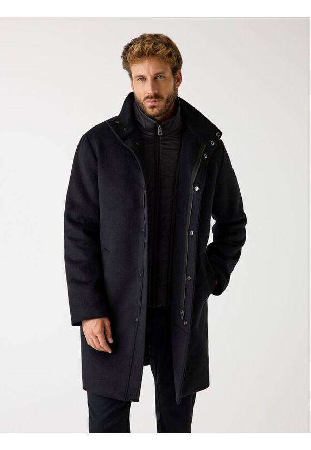 Guess Płaszcz przejściowy M4BL30 WGJ82 Czarny Regular Fit. Kolor: czarny. Materiał: syntetyk