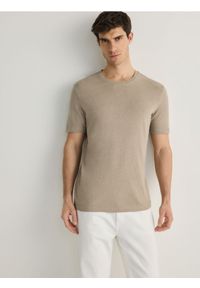 Reserved - T-shirt regular fit z lnem - oliwkowy. Kolor: oliwkowy. Materiał: len