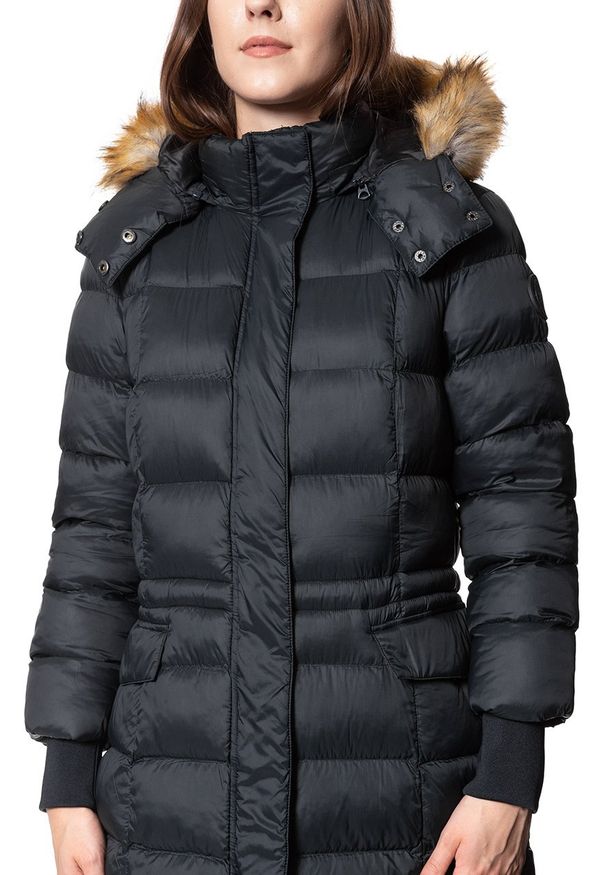 Mustang - DAMSKA KURTKA ZIMOWA MUSTANG Heidi H Longparka CAVIAR 1008260 4132. Materiał: poliamid, tkanina, guma, jeans, futro, wełna. Długość: krótkie. Wzór: aplikacja. Sezon: zima. Styl: elegancki, retro