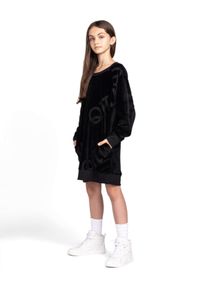 ROBERT KUPISZ - Czarna sukienka Kids Velvet Logo. Kolor: czarny. Materiał: welur, tkanina. Długość rękawa: długi rękaw. Typ sukienki: oversize #3