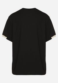 Born2be - Czarna Koszulka T-shirt z Napisem ELAVATED Kolianis. Okazja: na co dzień. Kolor: czarny. Wzór: napisy. Styl: klasyczny, casual #3