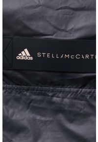 Adidas by Stella McCartney - adidas by Stella McCartney kurtka sportowa kolor czarny zimowa oversize. Kolor: czarny. Materiał: tkanina, poliester, syntetyk, materiał. Wzór: ze splotem, paski. Sezon: zima. Styl: sportowy