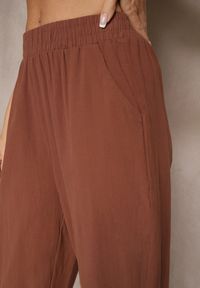 Renee - Ciemnobrązowe Spodnie z Bawełny High Waist Sonirea. Okazja: na co dzień. Stan: podwyższony. Kolor: brązowy. Materiał: bawełna. Styl: casual #4