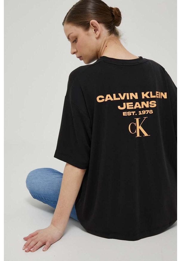 Calvin Klein Jeans t-shirt damski kolor czarny. Kolor: czarny. Materiał: dzianina. Wzór: nadruk