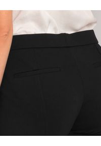 SEDUCTIVE - Biznesowe modelujące spodnie w kant. Okazja: na spotkanie biznesowe. Kolor: czarny. Materiał: tkanina. Styl: biznesowy #5