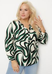 Born2be - Zielona Koszula z Wiskozą Bez Kołnierzyka w Abstrakcyjny Print Arasena. Okazja: na co dzień. Typ kołnierza: bez kołnierzyka. Kolekcja: plus size. Kolor: zielony. Materiał: wiskoza. Wzór: nadruk. Styl: casual, elegancki #4