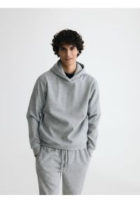 Reserved - Bluza regular z kapturem - jasnoszary. Kolor: szary. Materiał: dzianina, bawełna #1