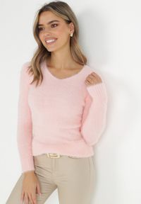 Born2be - Jasnoróżowy Sweter Wełniany Panaris. Typ kołnierza: dekolt w serek. Kolekcja: plus size. Kolor: różowy. Materiał: wełna. Styl: klasyczny #6