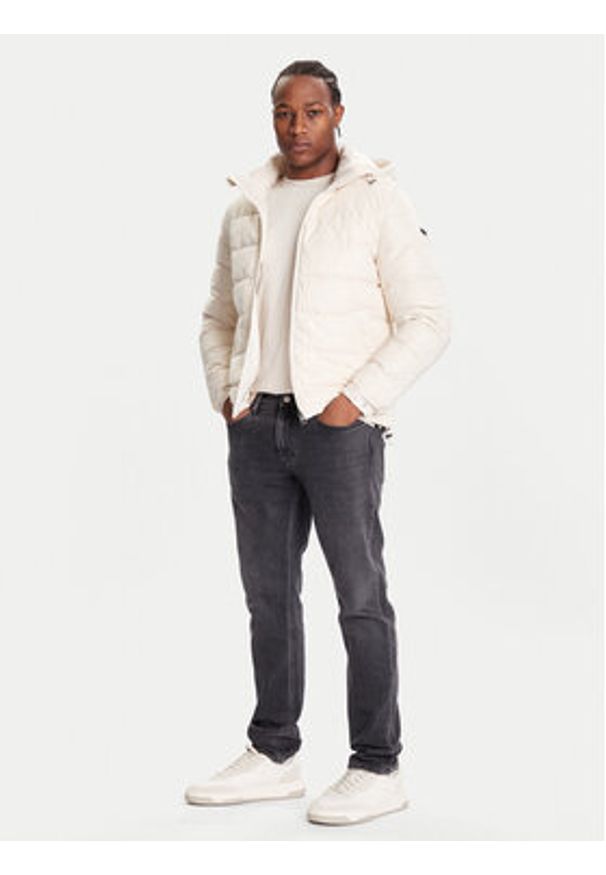 Guess Kurtka zimowa M5BL0B W2322 Écru Relaxed Fit. Materiał: syntetyk. Sezon: zima