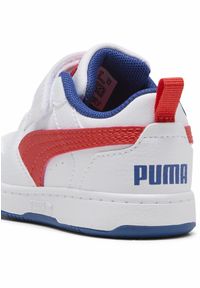 Puma - Sneakersy PUMA Rebound V6 Lo dla małych dzieci PUMA. Kolor: biały, niebieski, czerwony, wielokolorowy. Szerokość cholewki: normalna. Sport: koszykówka, turystyka piesza