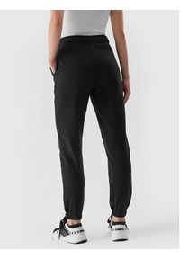 4f - 4F Spodnie dresowe 4FAW23TTROF475 Czarny Regular Fit. Kolor: czarny. Materiał: bawełna