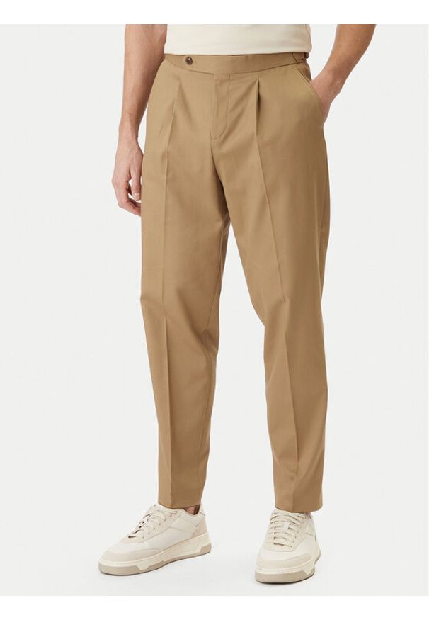 BOSS Spodnie materiałowe 50556704 Khaki Regular Fit. Kolor: brązowy. Materiał: bawełna