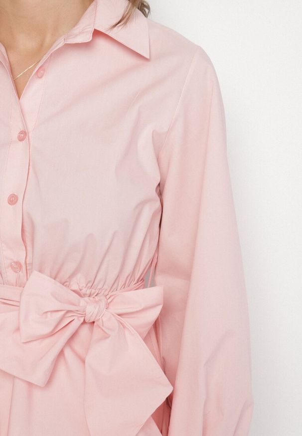 Born2be - Różowa Koszula z Gumką w Talii z Materiałowym Paskiem Lanothia. Kolor: różowy. Materiał: materiał