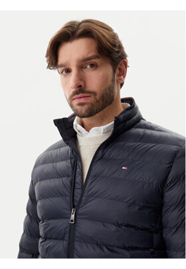 TOMMY HILFIGER - Tommy Hilfiger Kurtka przejściowa Core Packable MW0MW39990 Granatowy Regular Fit. Kolor: niebieski. Materiał: syntetyk