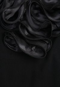 Born2be - Czarne Bawełniane Body z Dekoltem w Serek Ozdobione Falbankami Qoadia. Okazja: do pracy, na co dzień, na spotkanie biznesowe. Typ kołnierza: kołnierz z falbankami, dekolt w serek. Kolor: czarny. Materiał: bawełna. Wzór: aplikacja. Styl: elegancki, biznesowy, casual #5